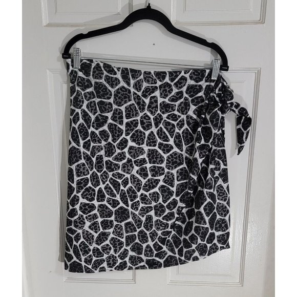 Miraclesuit‎ Women's Black Giraffe Game On Sarong Swimsuit Cover Up Size L/XL - Picture 3 of 8